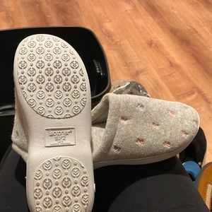 Isotoner Terry Scalloped Slippers (Women's)